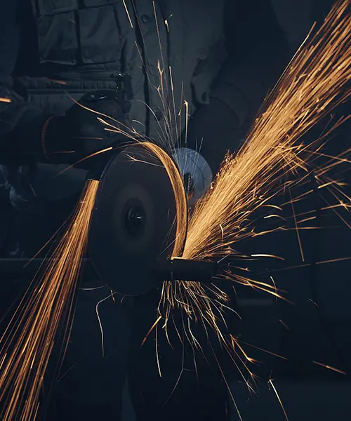 foto serralheiro trabalhando